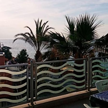 Casa Flora A Due Passi Dal Mare Apartment Giovinazzo Luaran gambar